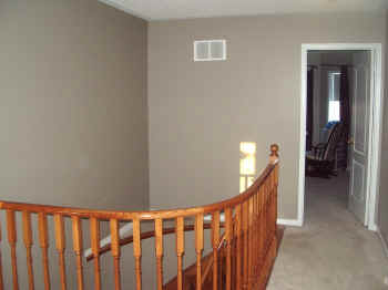 upstairs hallway 2.JPG (228515 bytes)